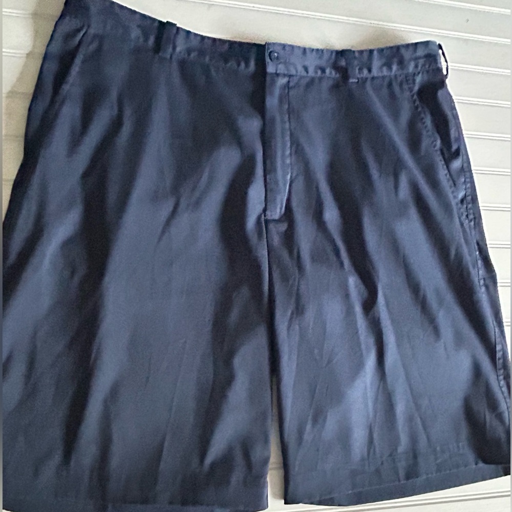 NIKE Golf mens size 36 navy casual / golf shorts